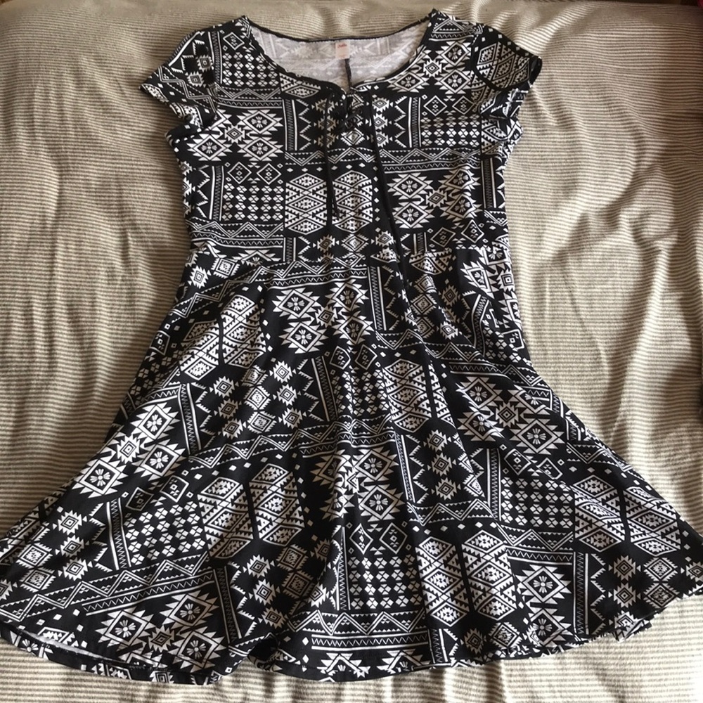 Black and White Tribal Designed Women’s Dress